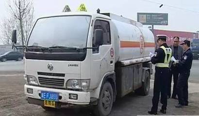 國務(wù)院深化“放管服”改革 普通貨物道路運(yùn)輸從業(yè)資格證已取消，便利貨運(yùn)行業(yè)發(fā)展